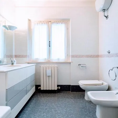 Villa Vallocchia - Sleeps 18 Exclusive Poolgrounds 3 Villa