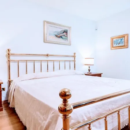 Villa Vallocchia - Sleeps 18 Exclusive Poolgrounds 3 فيلة *
