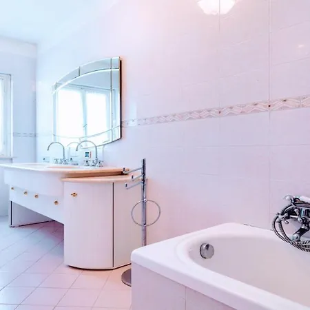Villa Vallocchia - Sleeps 18 Exclusive Poolgrounds 3